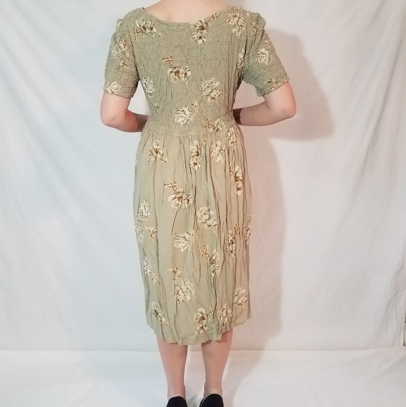 Beautiful woman's dress! - Picture 8 of 9